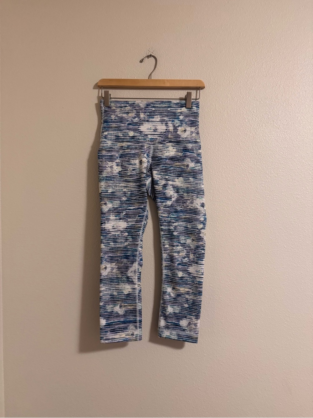 Lululemon High-Rise Blue Patterned Women’s cropped leggings